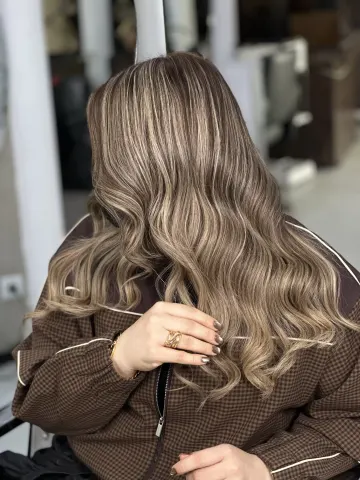 تصویر ۲ از نمونه‌کار رنگ و لایت