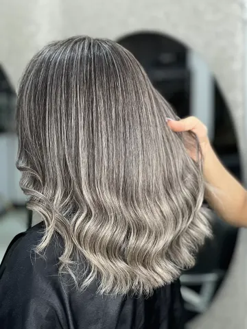 تصویر ۵ از نمونه‌کار رنگ و لایت
